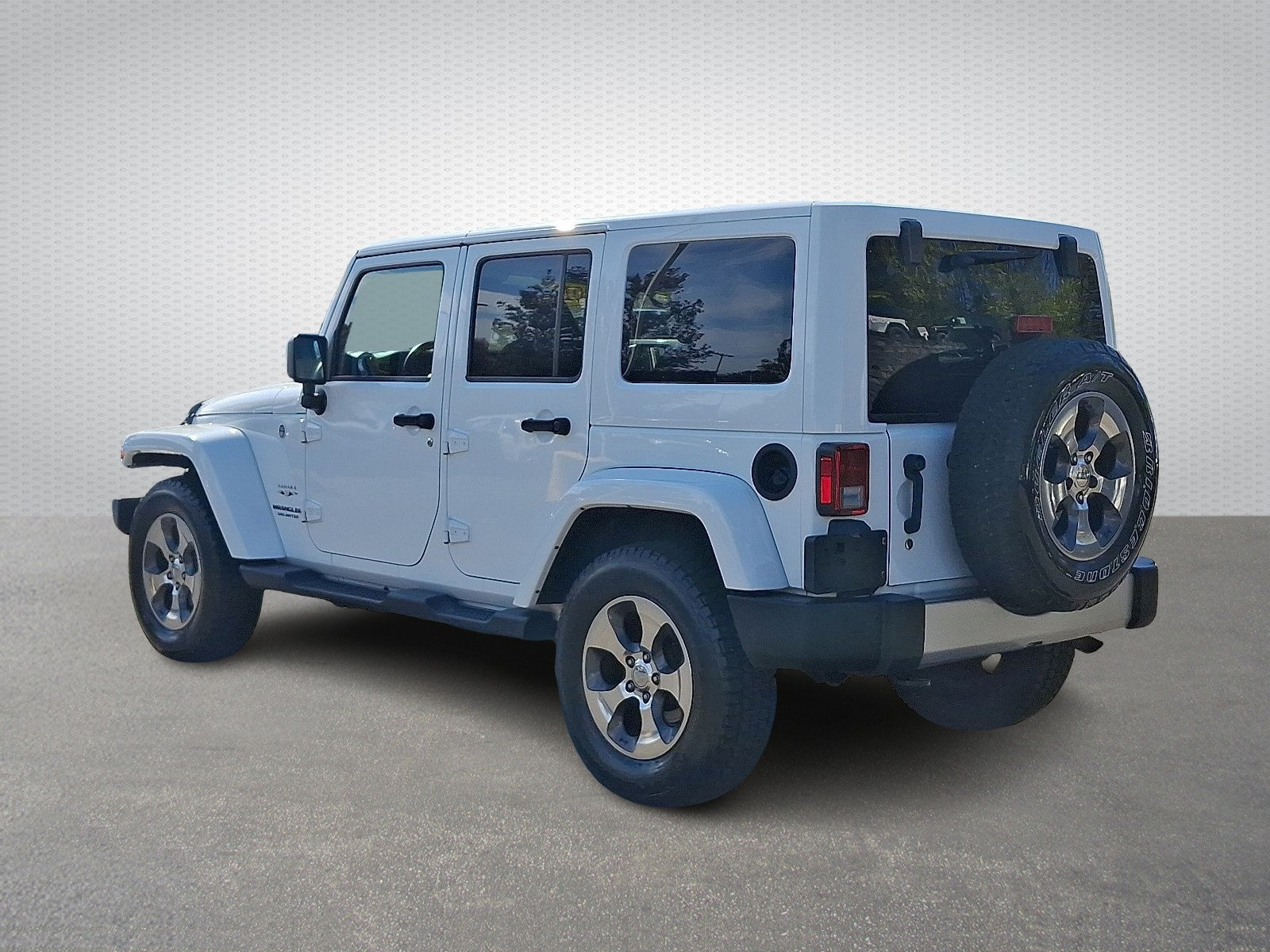 Certified 2017 Jeep Wrangler Unlimited Sahara w/ Connectivity Group AWD/4WD image 4