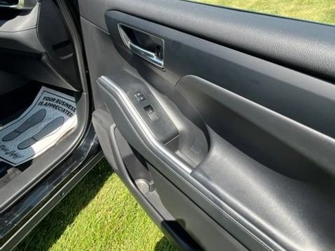 Used 2022 Toyota Highlander XLE AWD/4WD image 16