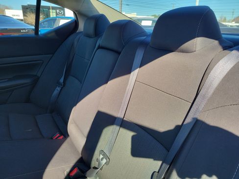 Used 2025 Nissan Altima 2.5 SV image 10