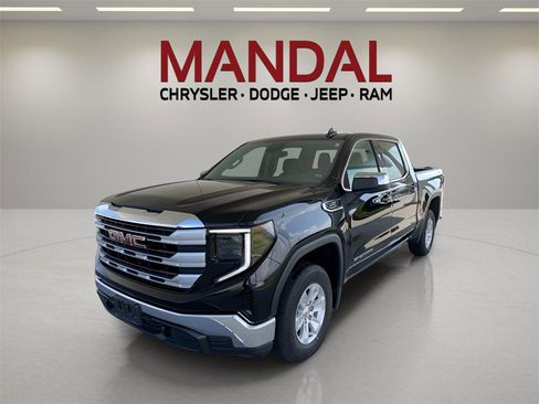 Used 2024 GMC Sierra 1500 SLE image 2