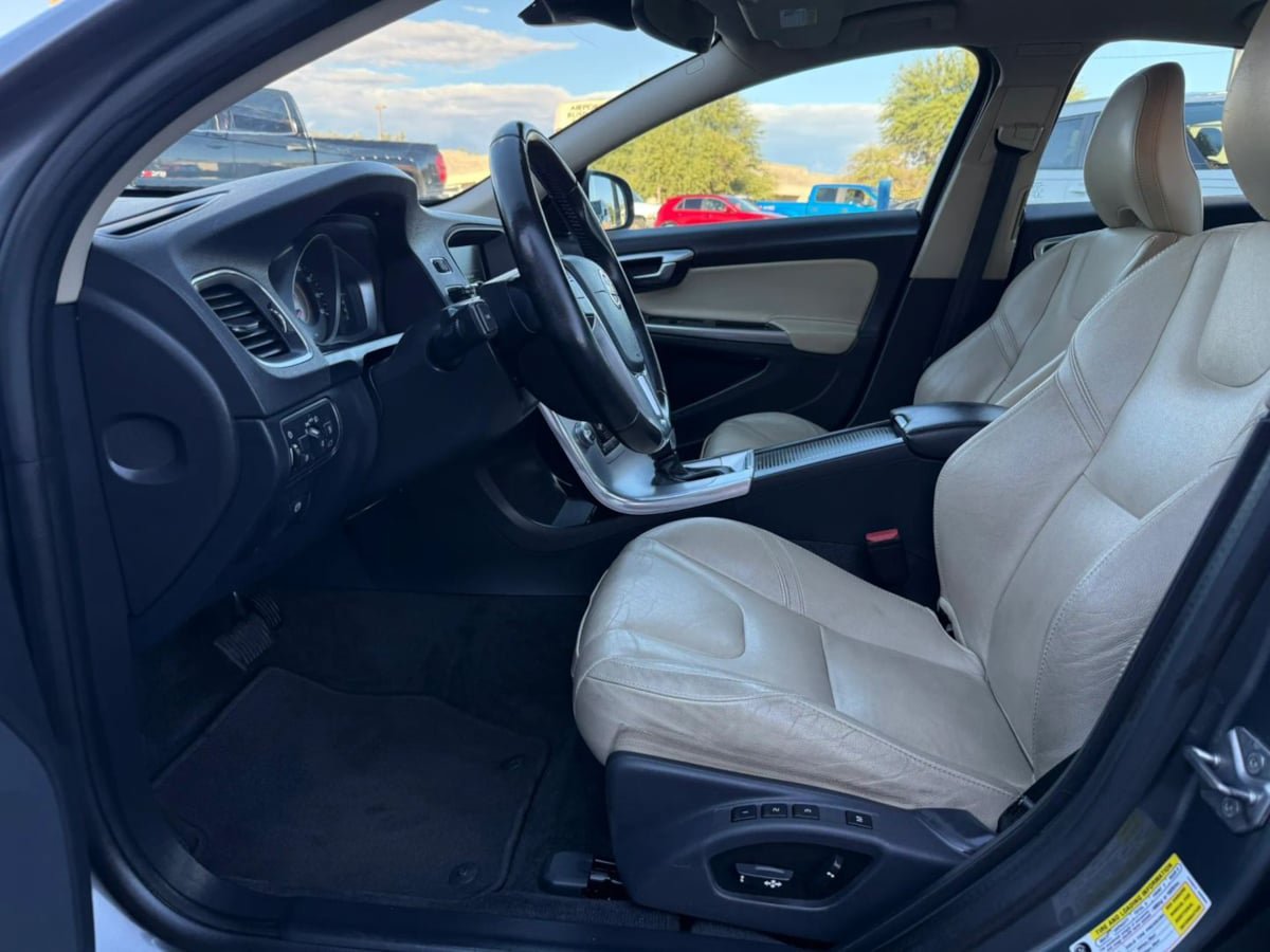 Used 2017 Volvo S60 T5 Dynamic FWD image 38