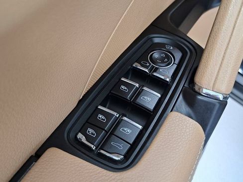 Used 2016 Porsche Cayenne AWD/4WD image 23