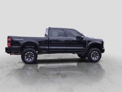 Used 2023 Ford F250 XLT w/ Black Appearance Package AWD/4WD image 9