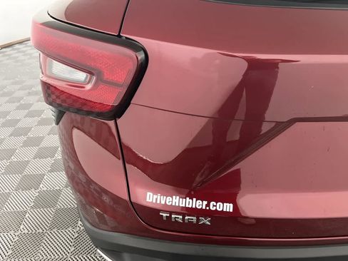 Used 2025 Chevrolet Trax LT w/ LT Convenience Package image 11