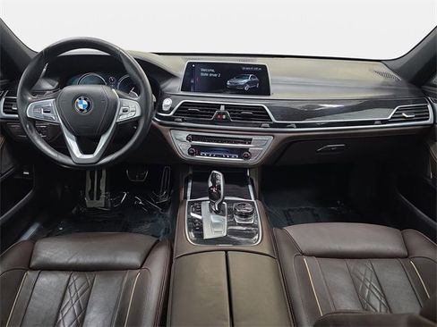 Used 2018 BMW 740i xDrive image 10