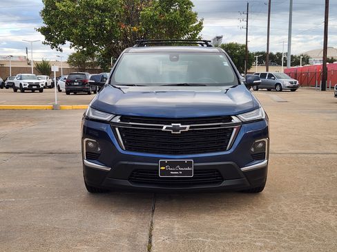 Certified 2022 Chevrolet Traverse LT image 3