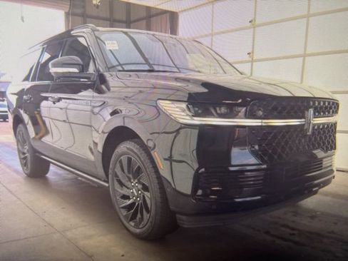 Used 2025 Lincoln Navigator L Reserve w/ Jet Appearance Package image 4