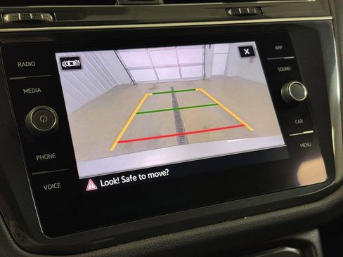 Used 2022 Volkswagen Tiguan SE image 41