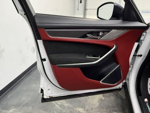 Used 2022 Jaguar F-PACE SVR image 10