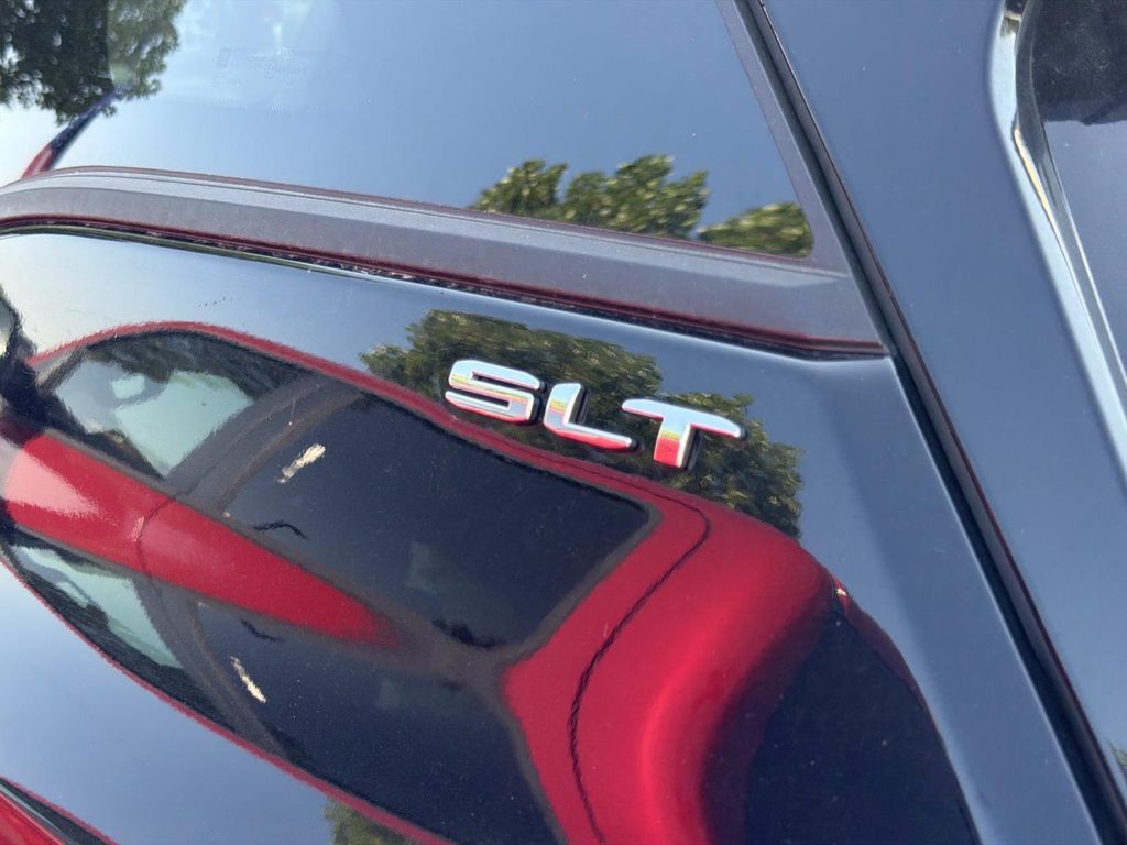 Used 2024 GMC Terrain SLT AWD/4WD image 4