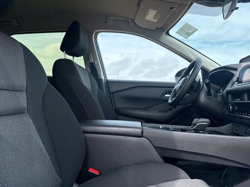 Certified 2025 Nissan Rogue SV image 27