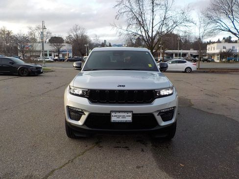 New 2025 Jeep Grand Cherokee Limited w/ Black Appearance Package AWD/4WD image 3