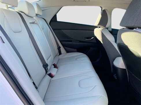 Used 2024 Hyundai Elantra Limited image 27
