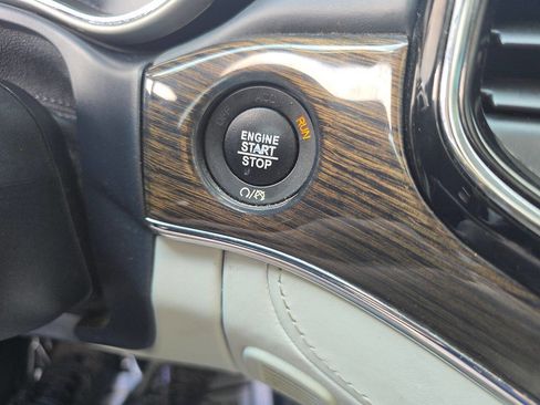 Used 2019 Jeep Grand Cherokee Summit AWD/4WD image 49