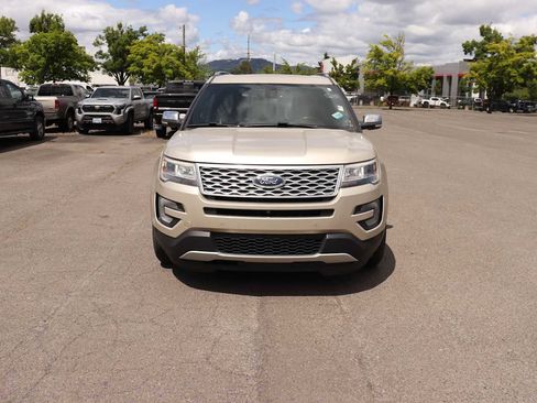 Used 2017 Ford Explorer Platinum AWD/4WD image 2