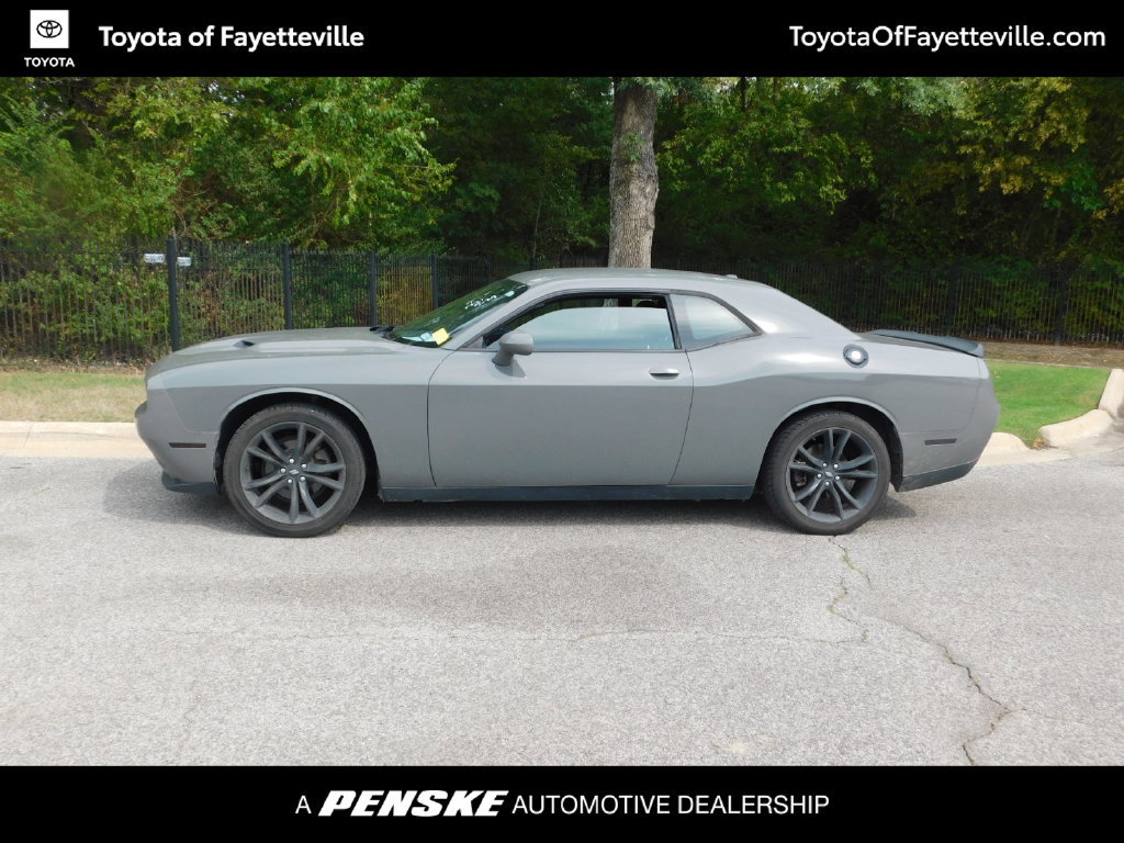 Used 2018 Dodge Challenger SXT w/ Blacktop Package RWD image 8