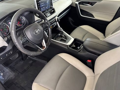 Used 2019 Toyota RAV4 XLE Premium w/ Cold Weather Package FWD image 11