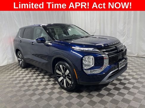 New 2025 Mitsubishi Outlander SE image 2