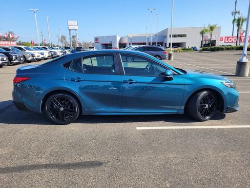 Used 2025 Toyota Camry SE FWD image 3