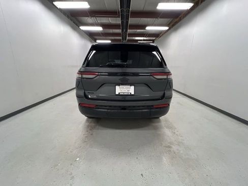 Used 2022 Jeep Grand Cherokee Altitude image 7