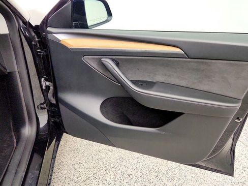 Used 2023 Tesla Model Y AWD image 32