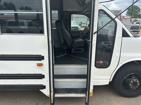 Used 2001 Chevrolet Express 3500 image 13