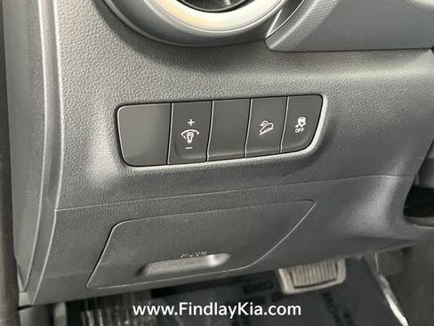 Used 2022 Hyundai Kona SE FWD image 40