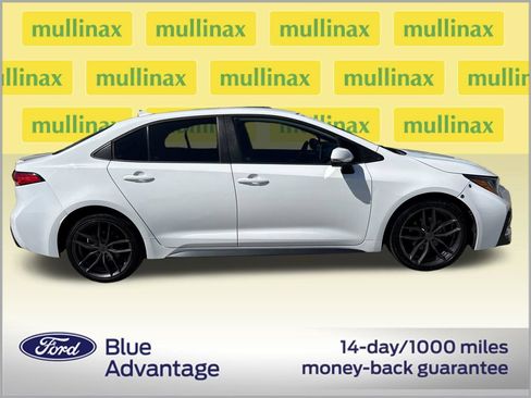 Used 2021 Toyota Corolla SE FWD image 2