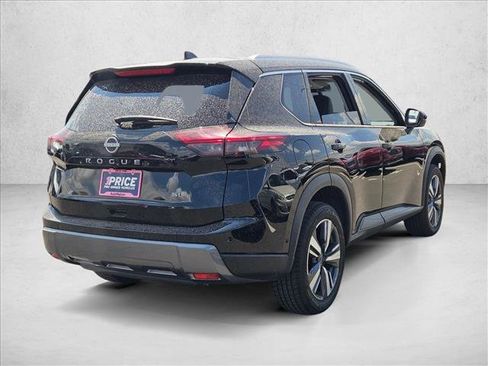 Used 2026 Nissan Rogue SL FWD image 2