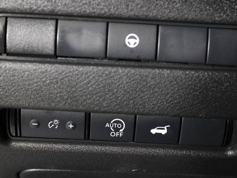 Certified 2025 Nissan Rogue SV FWD image 25