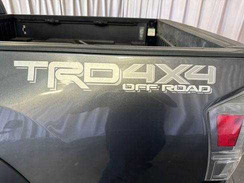 Used 2021 Toyota Tacoma TRD Off-Road w/ Technology Package AWD/4WD image 11