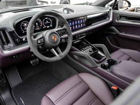 Certified 2026 Porsche Cayenne S AWD/4WD image 4