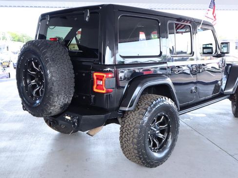 Used 2019 Jeep Wrangler Unlimited Sahara AWD/4WD image 7
