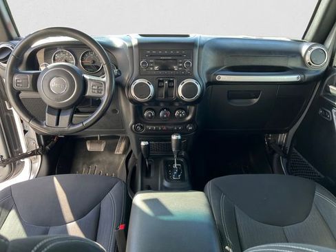 Used 2017 Jeep Wrangler Sahara w/ Trailer Tow Group AWD/4WD image 10