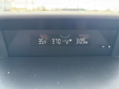 Used 2023 Subaru Forester Premium image 19