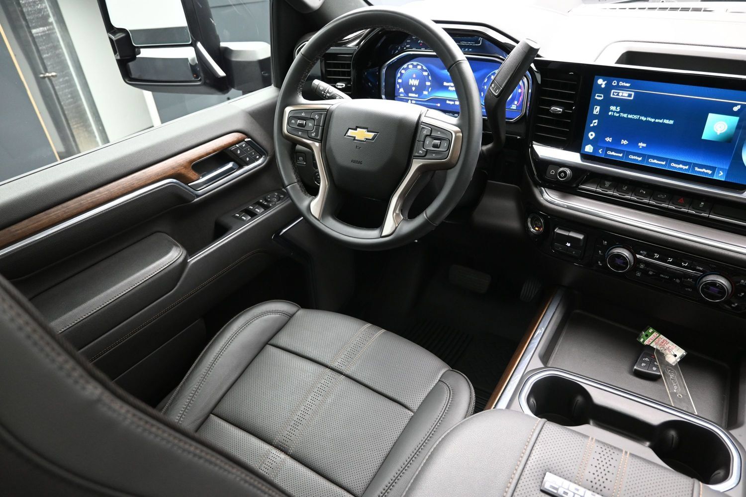 Used 2024 Chevrolet Silverado 3500 High Country w/ High Country Premium Package AWD/4WD image 24