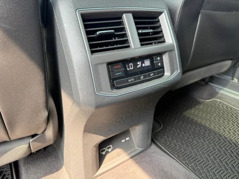 Used 2018 Volkswagen Atlas SEL w/ R-Line Package FWD image 32