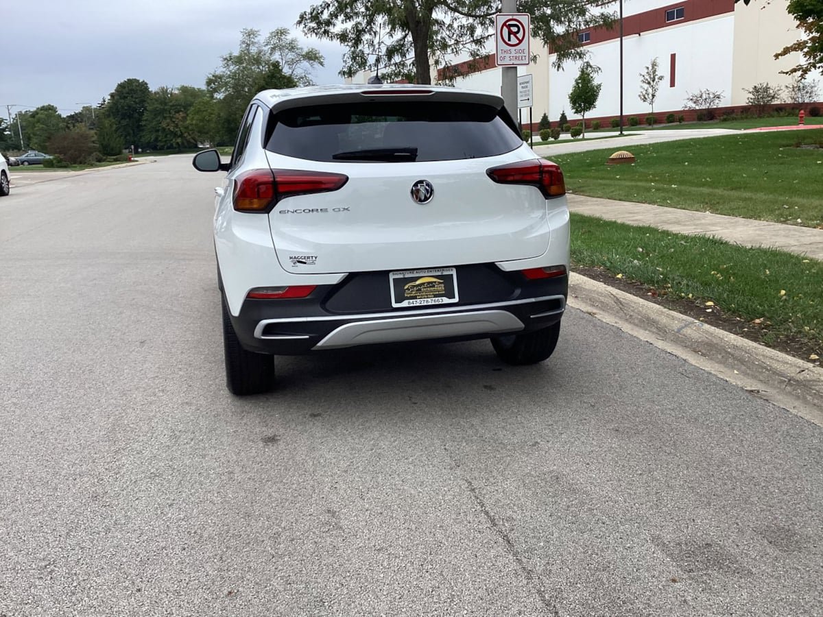 Used 2023 Buick Encore GX Preferred w/ Cold Weather Comfort Package FWD image 4
