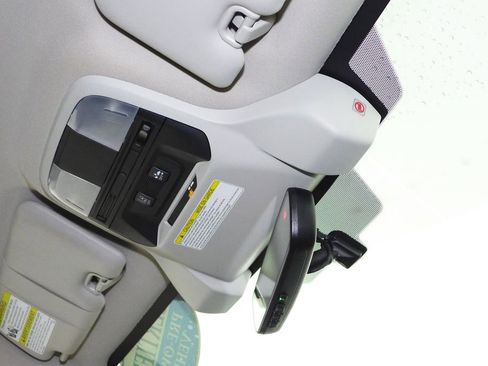 Certified 2023 Subaru Crosstrek 2.0i image 17