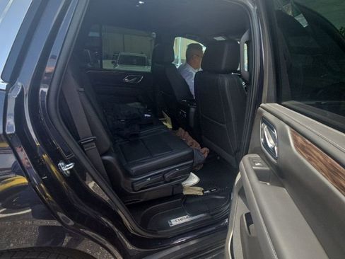 Used 2022 Chevrolet Tahoe LT w/ Luxury Package RWD image 10