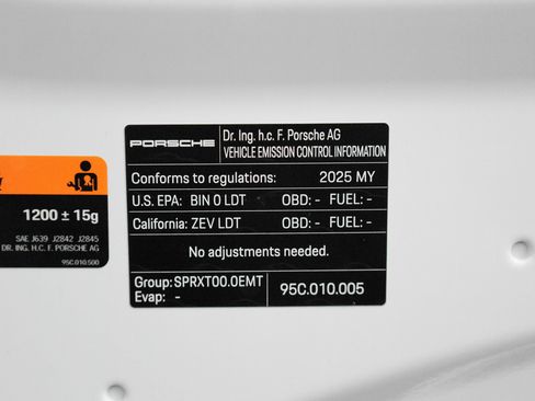Certified 2025 Porsche Macan 4S Electric AWD/4WD image 41