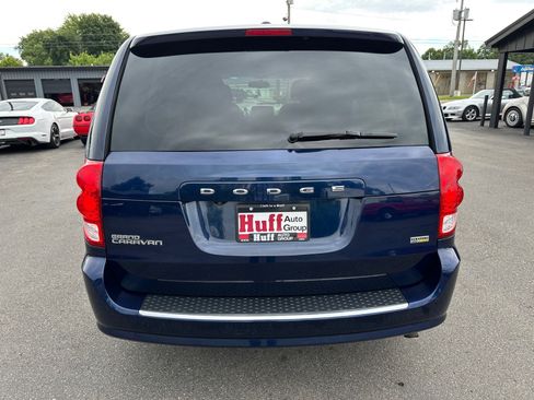 Used 2017 Dodge Grand Caravan SE w/ UConnect Hands-Free Group FWD image 4