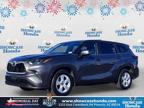 Used 2024 Toyota Highlander LE FWD image 1