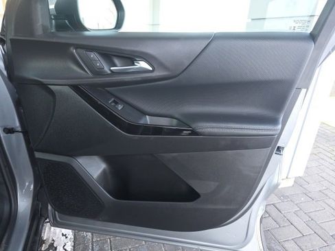 Used 2025 Chevrolet Equinox LT w/ Convenience Package II image 8