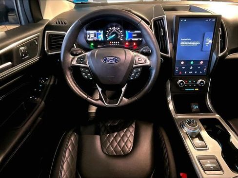 Used 2024 Ford Edge Titanium image 5