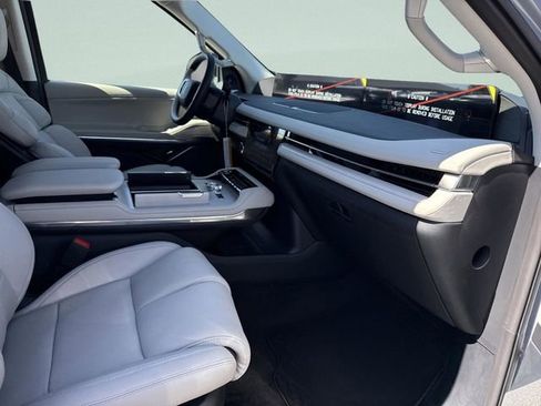 New 2026 Lincoln Navigator L Reserve AWD/4WD image 22