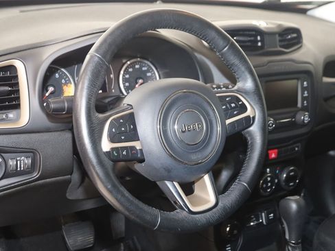 Used 2017 Jeep Renegade Latitude w/ Popular Equipment Group AWD/4WD image 6