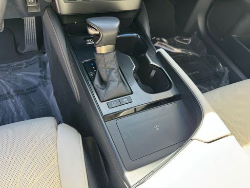 Used 2023 Lexus ES 300h w/ Accessory Package (Z2) image 14