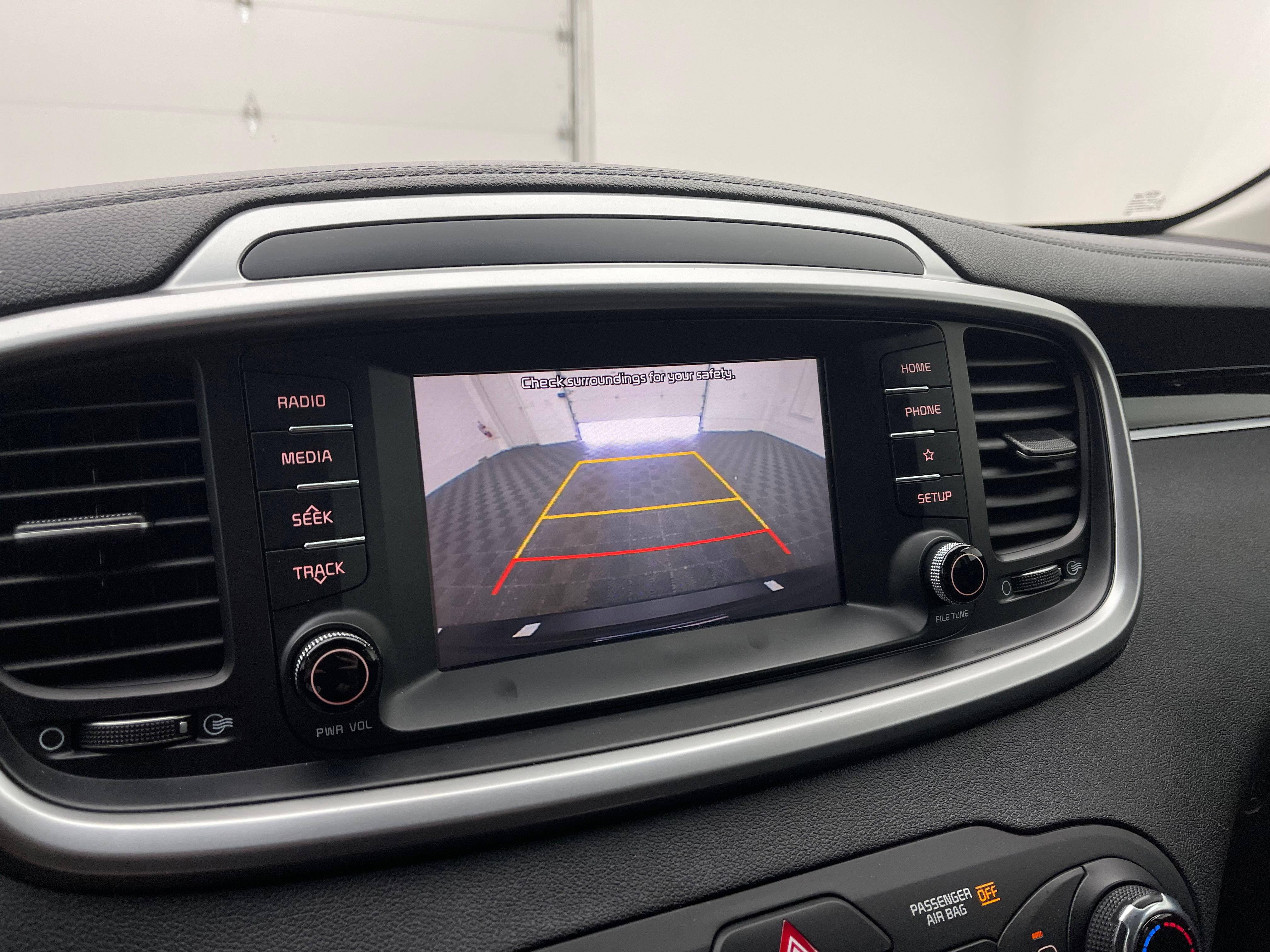 Used 2020 Kia Sorento LX FWD image 4