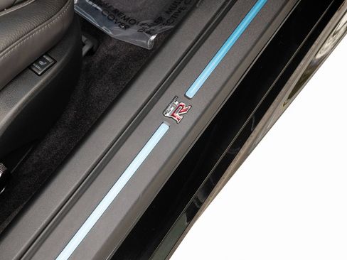 Used 2021 Nissan GT-R Premium image 17